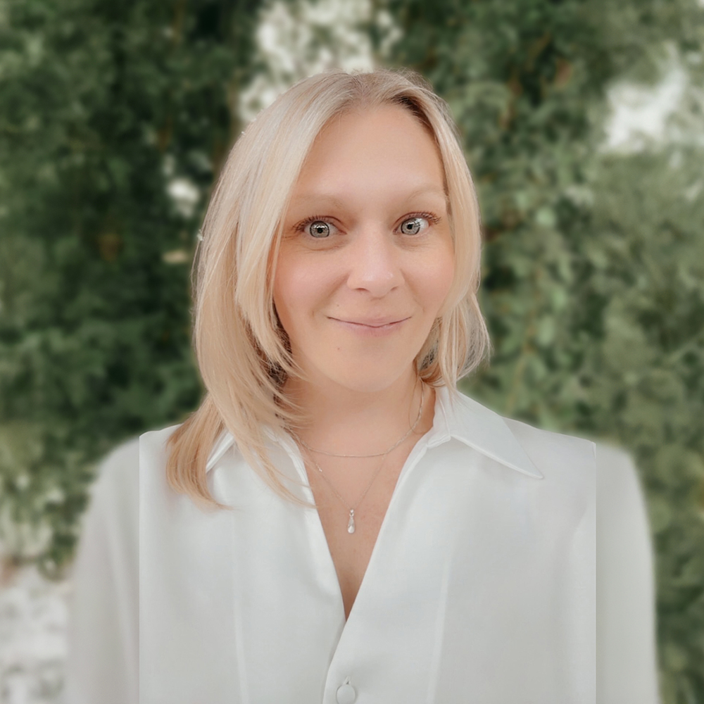 Annie Posnett headshot